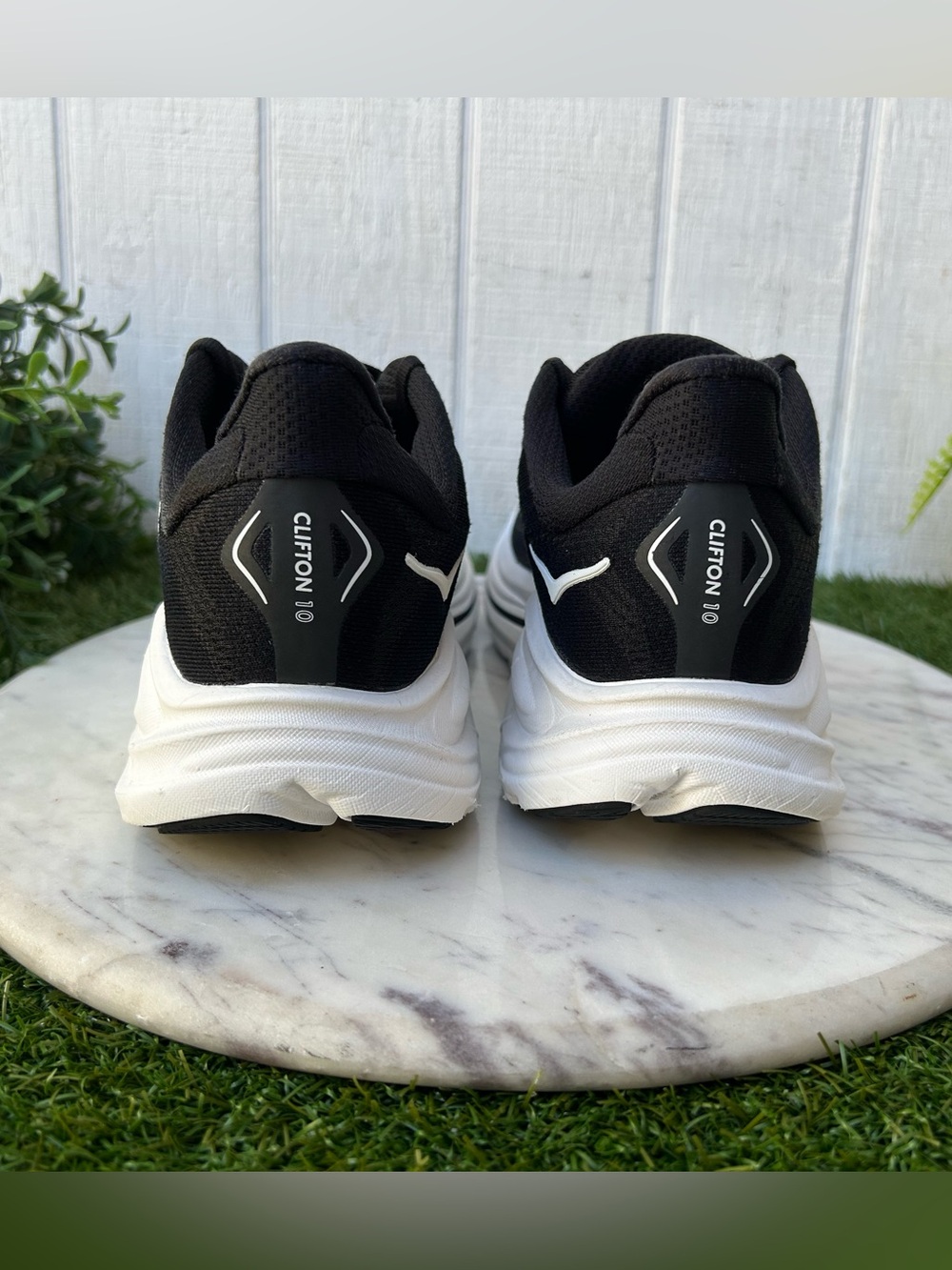 HOKA
Clifton 10 Road-Running black/white shoes Women size 8 gently used - Picture 7 of 15